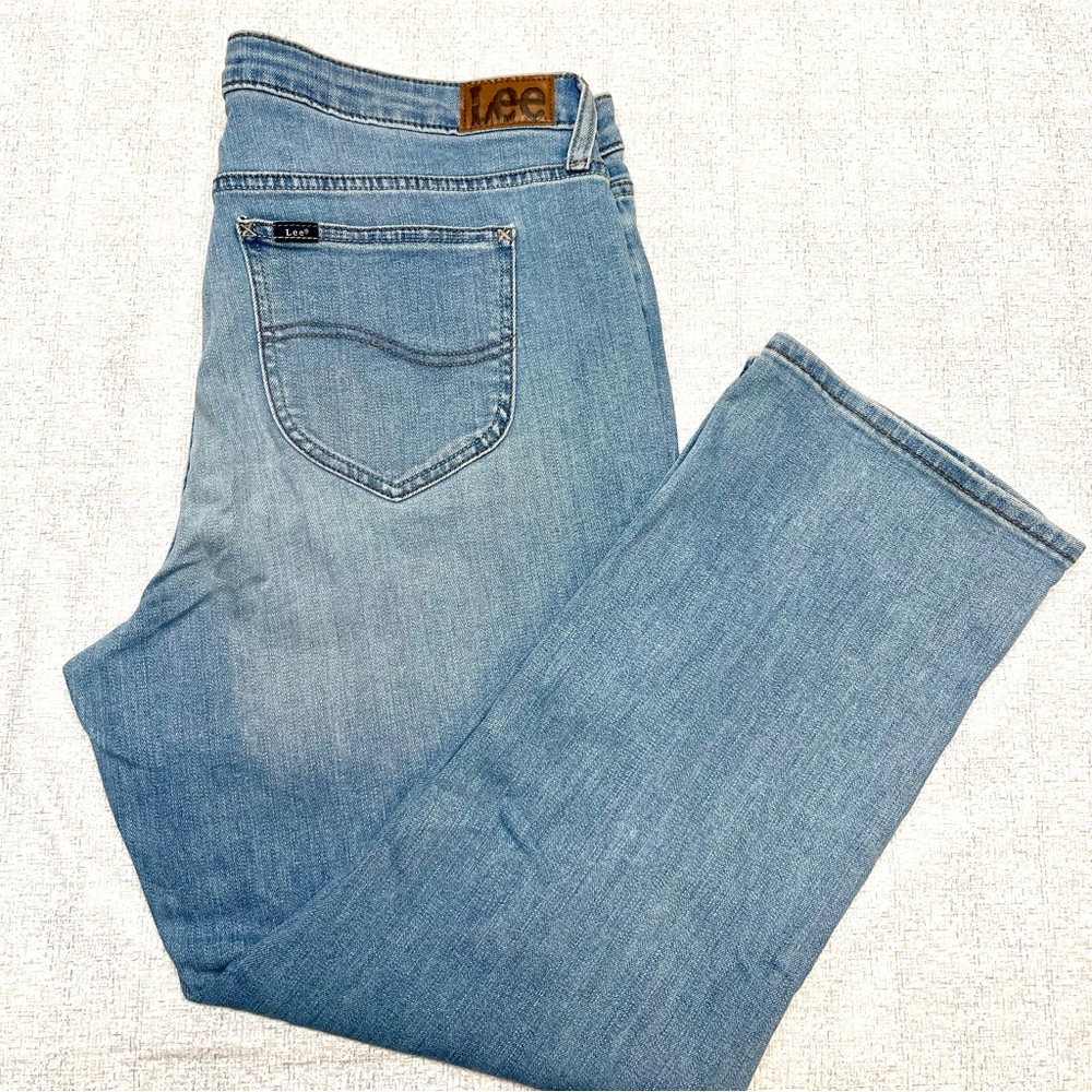 Lee Women’s Legendary Regular Fit Straight Leg Jeans Size 18 Short - Anchor Wash